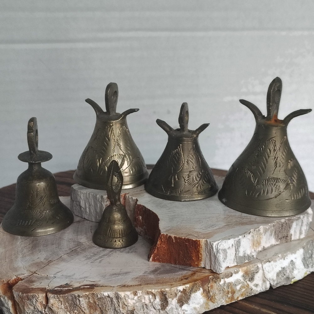 Bells Of Sarna India Brass Etched Bells Lot Of 5 different Size Bells Christmas - Picture 1 of 16
